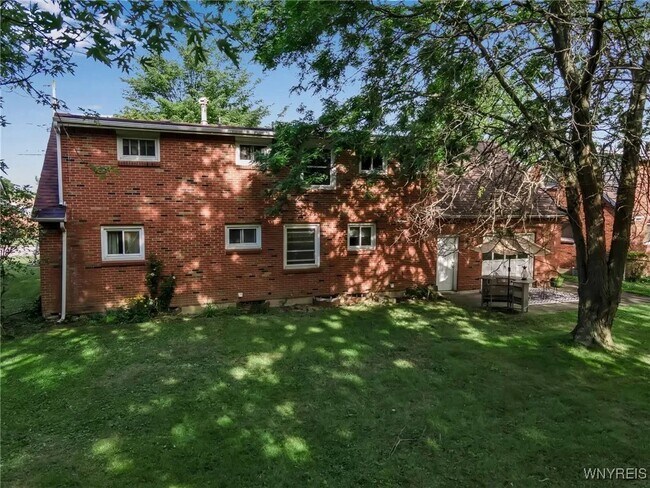 Building Photo - 128 Circle Ln