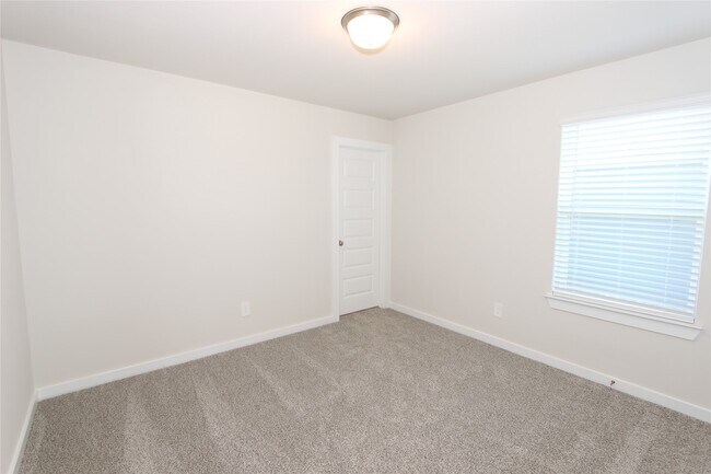 Building Photo - 5518 Handlewood Ln