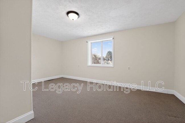 Building Photo - 388 Broaddus Ave