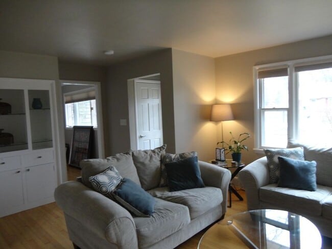 Building Photo - 7422 N Navajo Rd