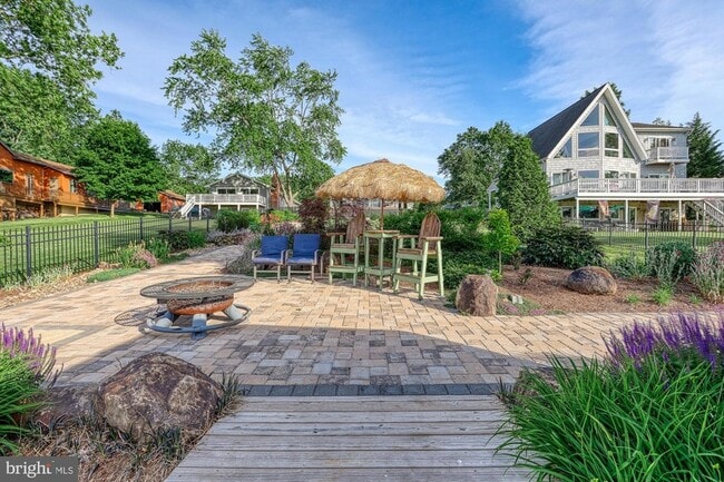 Building Photo - 366 Lake Meade Dr