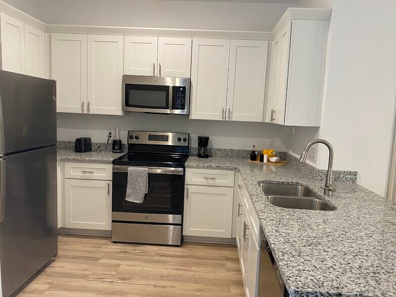 Kitchen - 7511 Gramercy Way