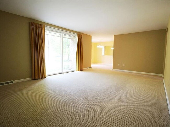 Building Photo - 80 Groton Dr