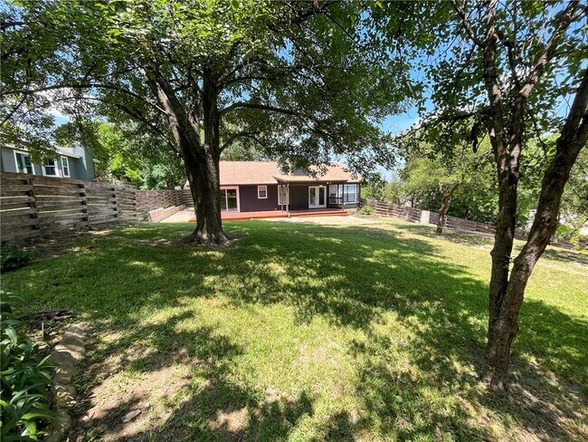 Building Photo - 2401 Silver Spur Dr