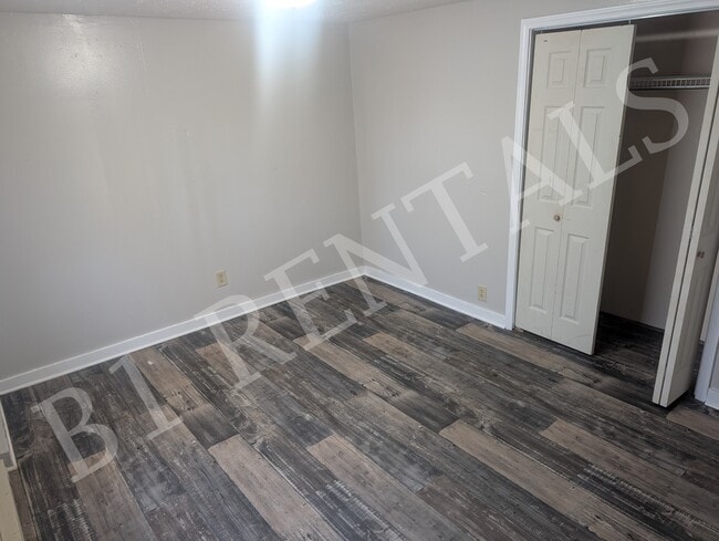 Building Photo - 707 S Vine St