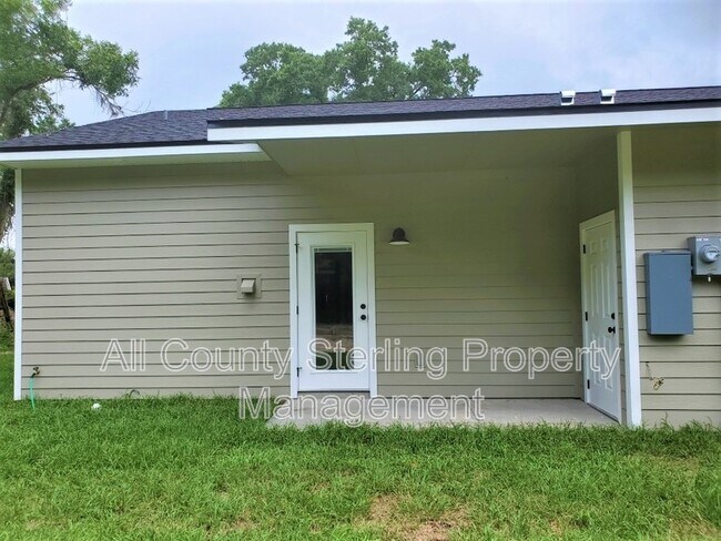 Building Photo - 316 SW Yulan St