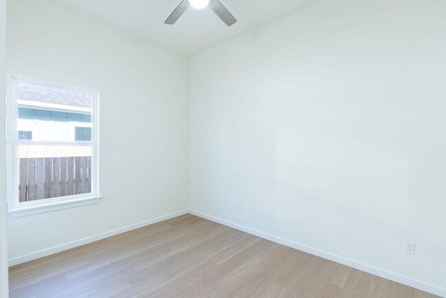 Building Photo - 820 W Locust St