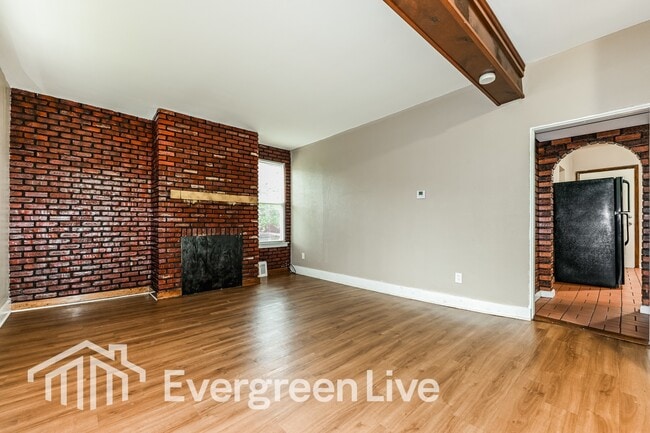 Building Photo - 446 N School St