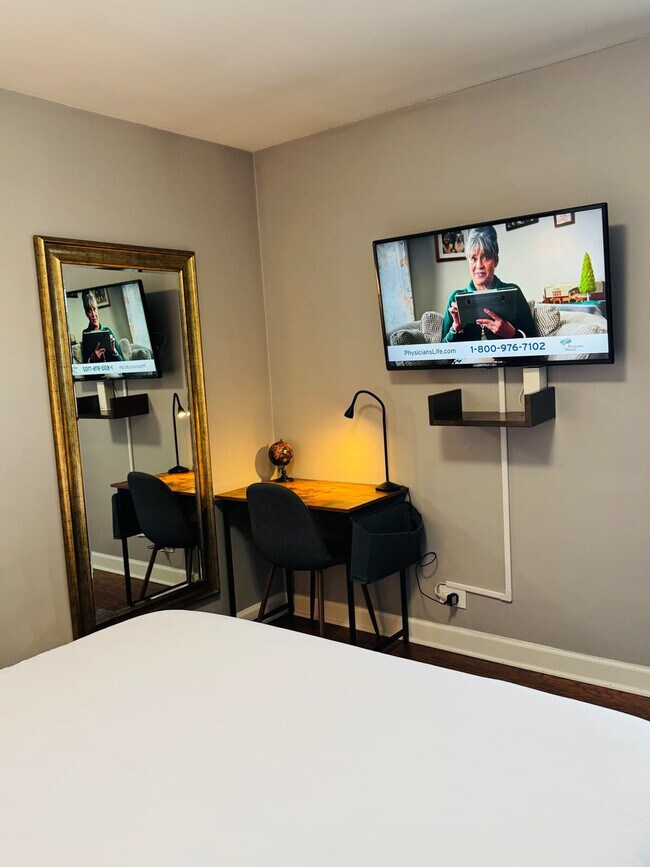 Building Photo - 6431 S Kenneth Ave