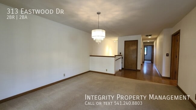 Building Photo - 313 Eastwood Dr