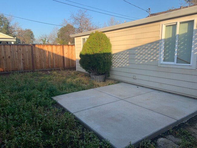 Building Photo - Remodeled 2 Bedroom 2 Bath in Great Location!