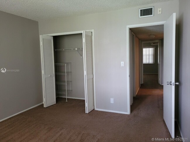 Building Photo - 4261 W Palm Aire Dr