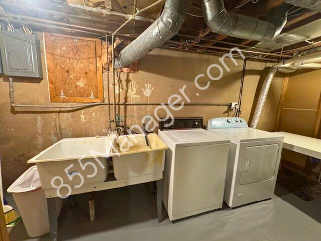 Building Photo - Charming 3-Bedroom Ranch in Berkley - Idea...