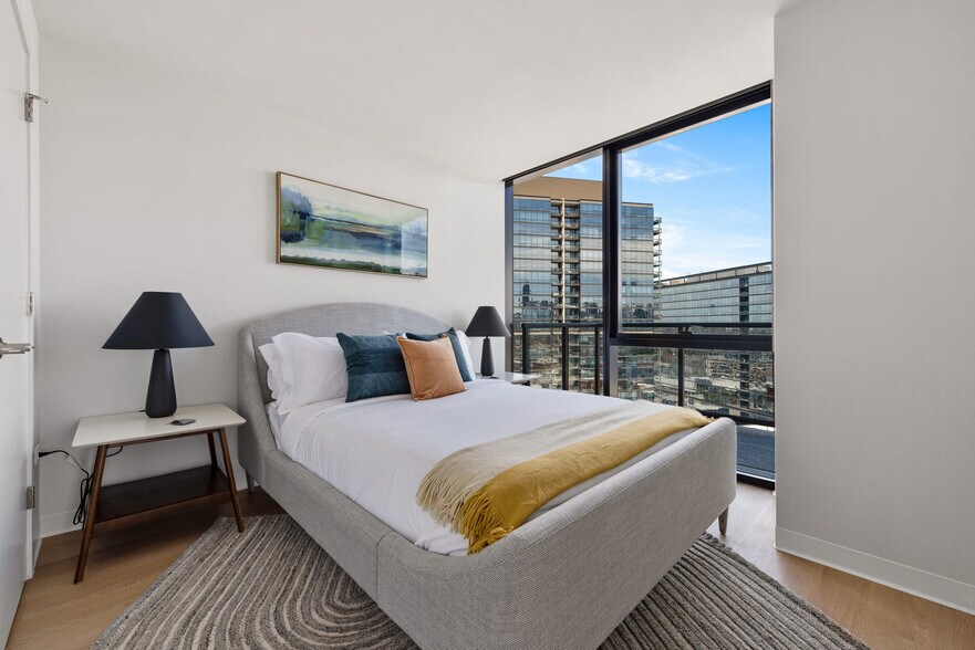 Building Photo - 901 W Blackhawk St