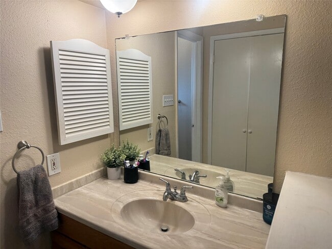 Building Photo - 3127 Pecan Point Dr