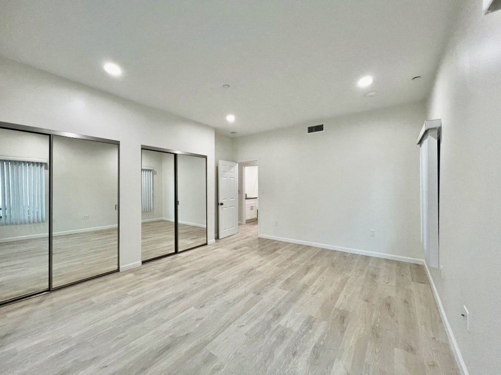 Building Photo - 1409 N Hobart Blvd