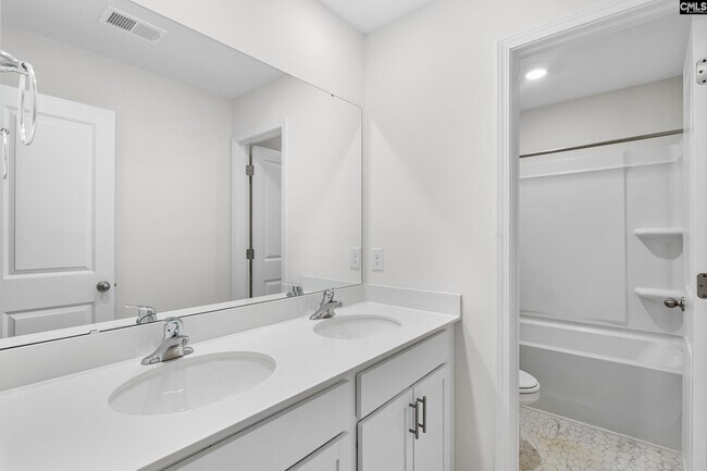 Building Photo - 810 Marigold Ln