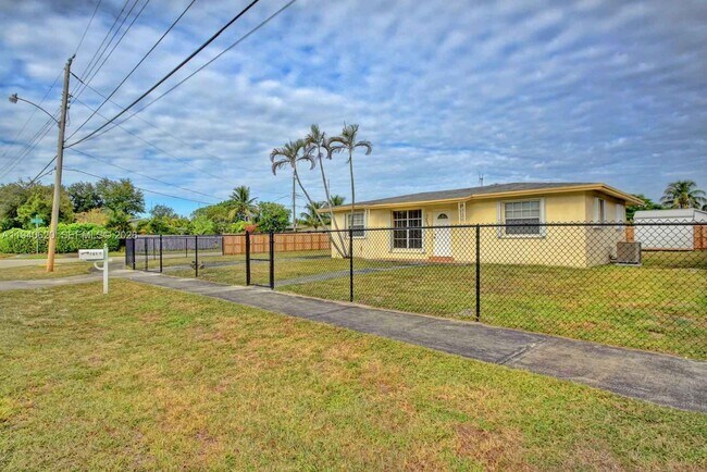 Building Photo - 3531 SW 36th St