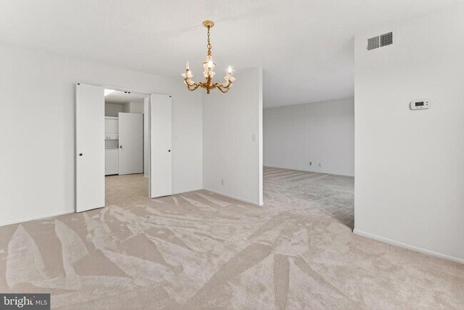 Building Photo - 5903 Mt Eagle Dr