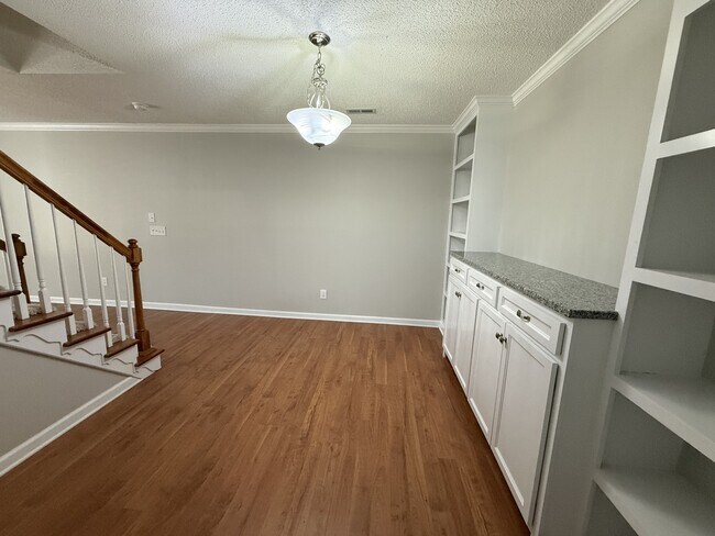 Building Photo - 103 Sunshine Ln