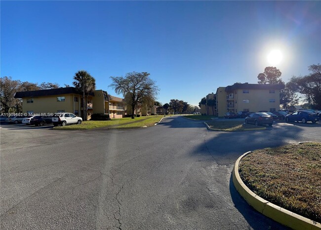 Building Photo - 8000 Fairview Dr