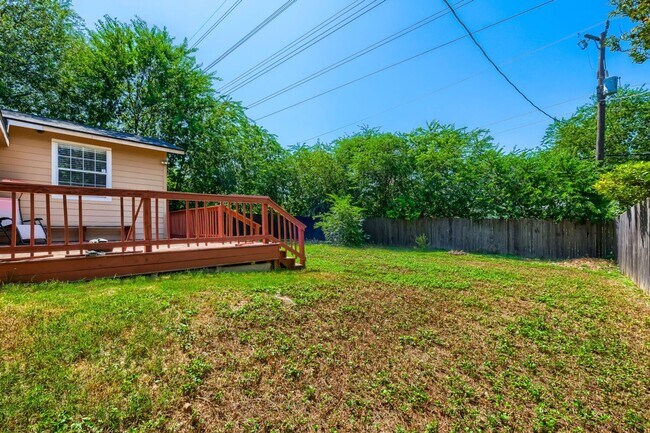 Building Photo - Alamo Heights home available now!