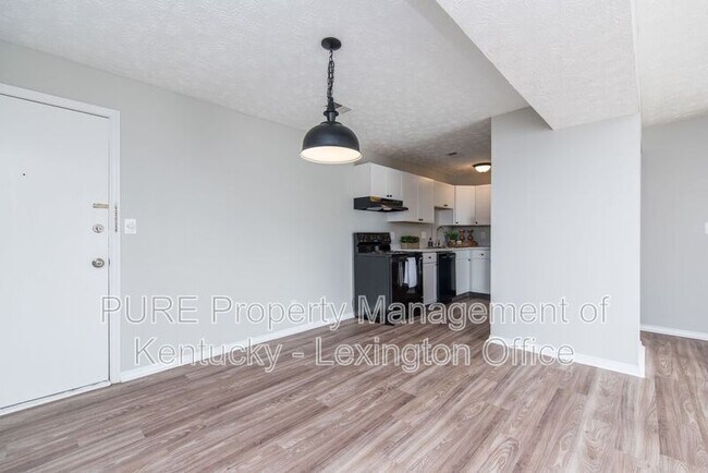 Building Photo - 360 Redding Rd