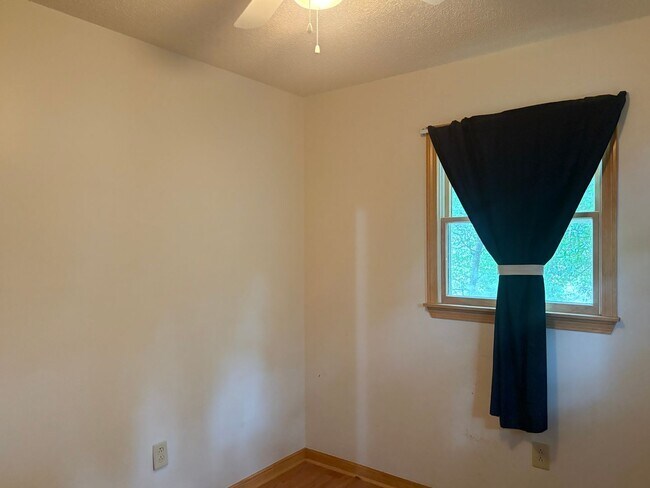 Building Photo - 3 Bedroom 2 Bath Home in Colington $2195/mo