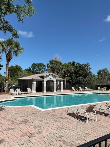 Building Photo - 5269 SE Jennings Ln