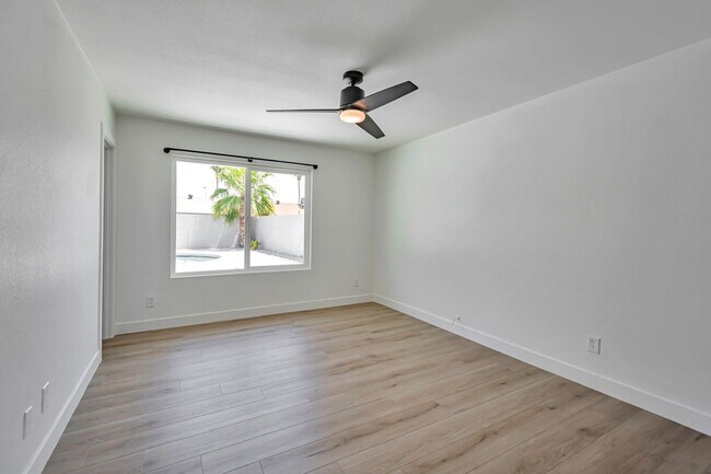 Building Photo - 906 W Colgate Dr