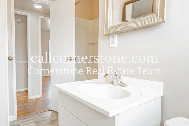 Building Photo - 1223 Rockwood Ave