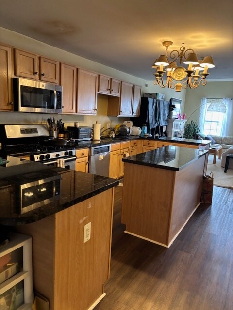 Kitchen - 1105 Freesia Ct