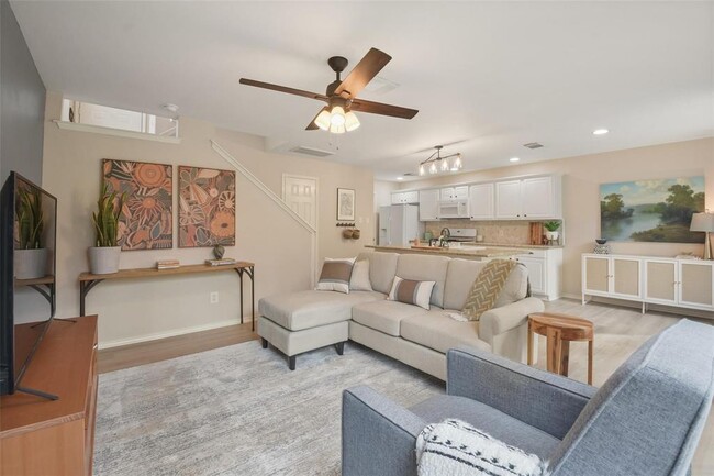 Building Photo - 7 S Villa Oaks Dr