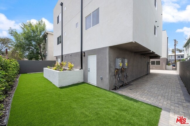 Building Photo - 7306 Independence Ave