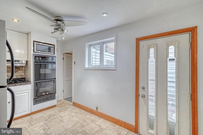 Building Photo - 2658 E Dauphin St