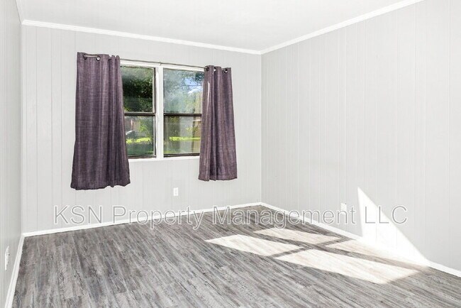 Building Photo - 32 Skyline Dr