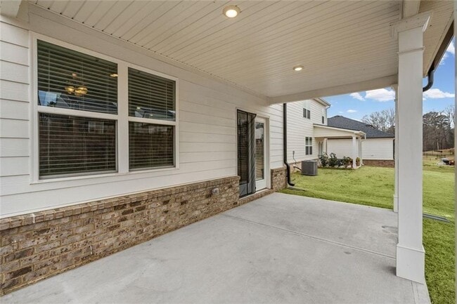 Building Photo - 166 Champlain Rd