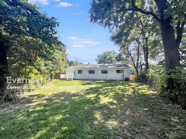 Building Photo - 1202 Town and Country Dr