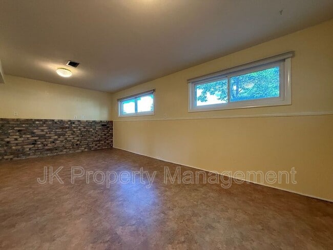Building Photo - 1015 Carlos Dr