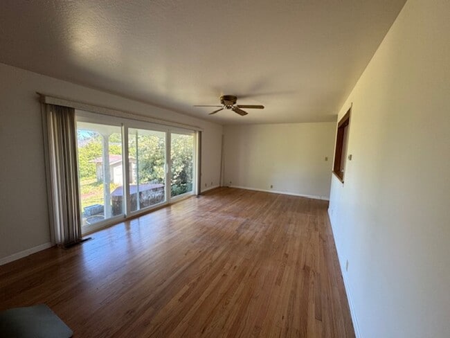 Building Photo - Beautiful 3 Bedroom, 1.5 Bath Home Available Soon!