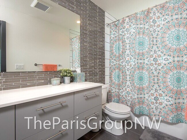 Building Photo - Stunning Mod 3BR+Den, 3.5BA Townhome * XL Roof Deck *A/C ++