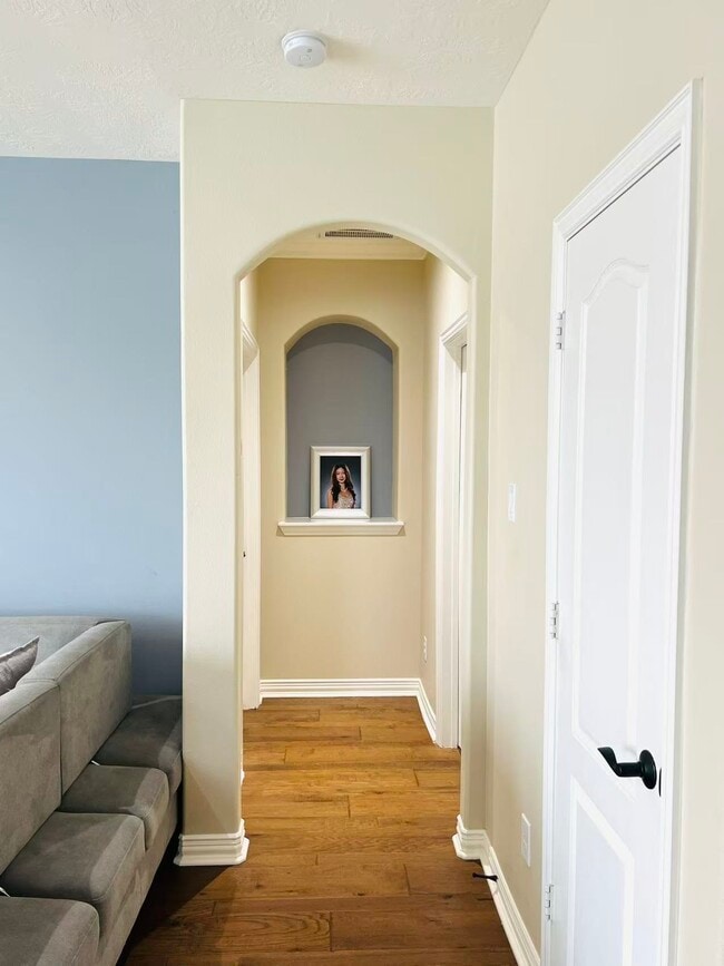 Building Photo - 14303 Tasmania Ct