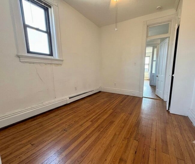 Building Photo - 104 14th St