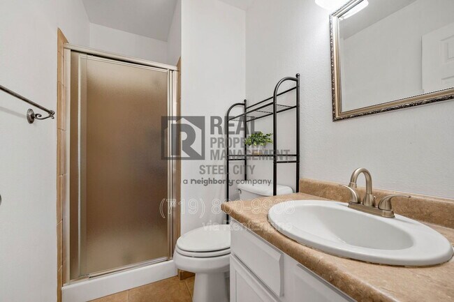 Building Photo - 12 Chicory Ct