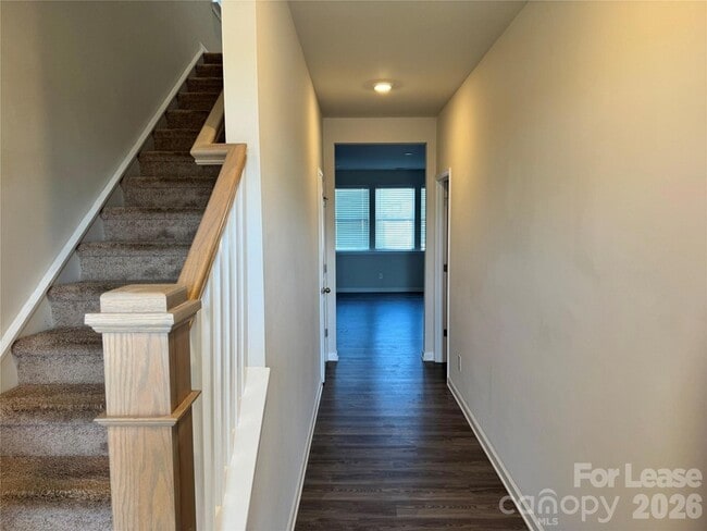 Building Photo - 2011 Weddington Pointe Dr