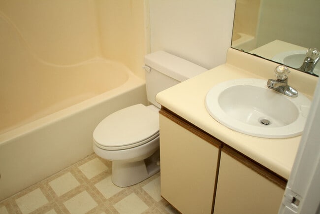 Building Photo - Great 2BR townhouse apartment in Mill Creek