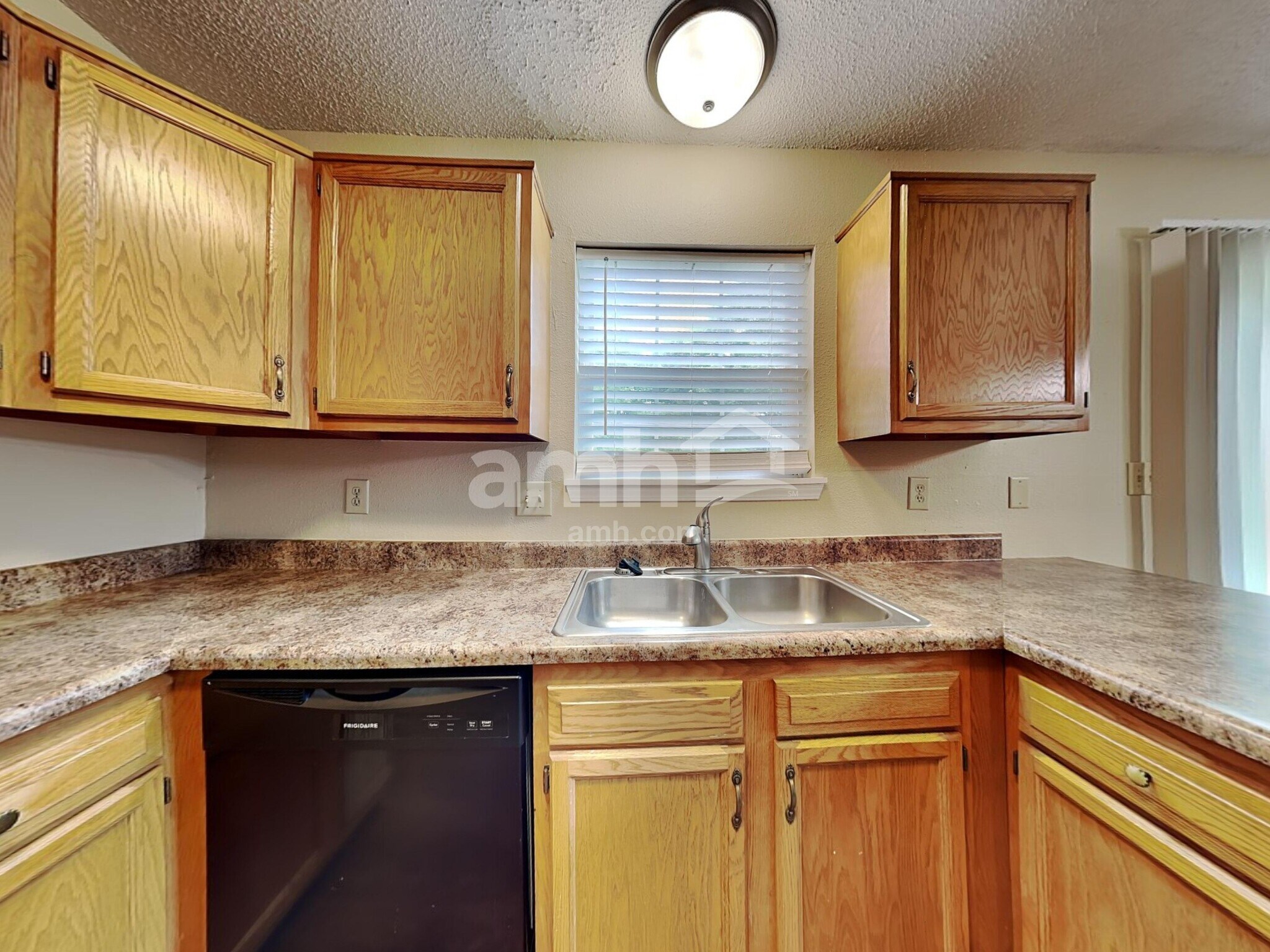 Building Photo - 9017 Stonewall Dr