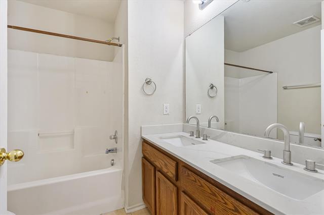 Building Photo - 4600 Leeds Dr