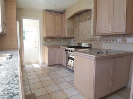 Building Photo - 640 Park Dr