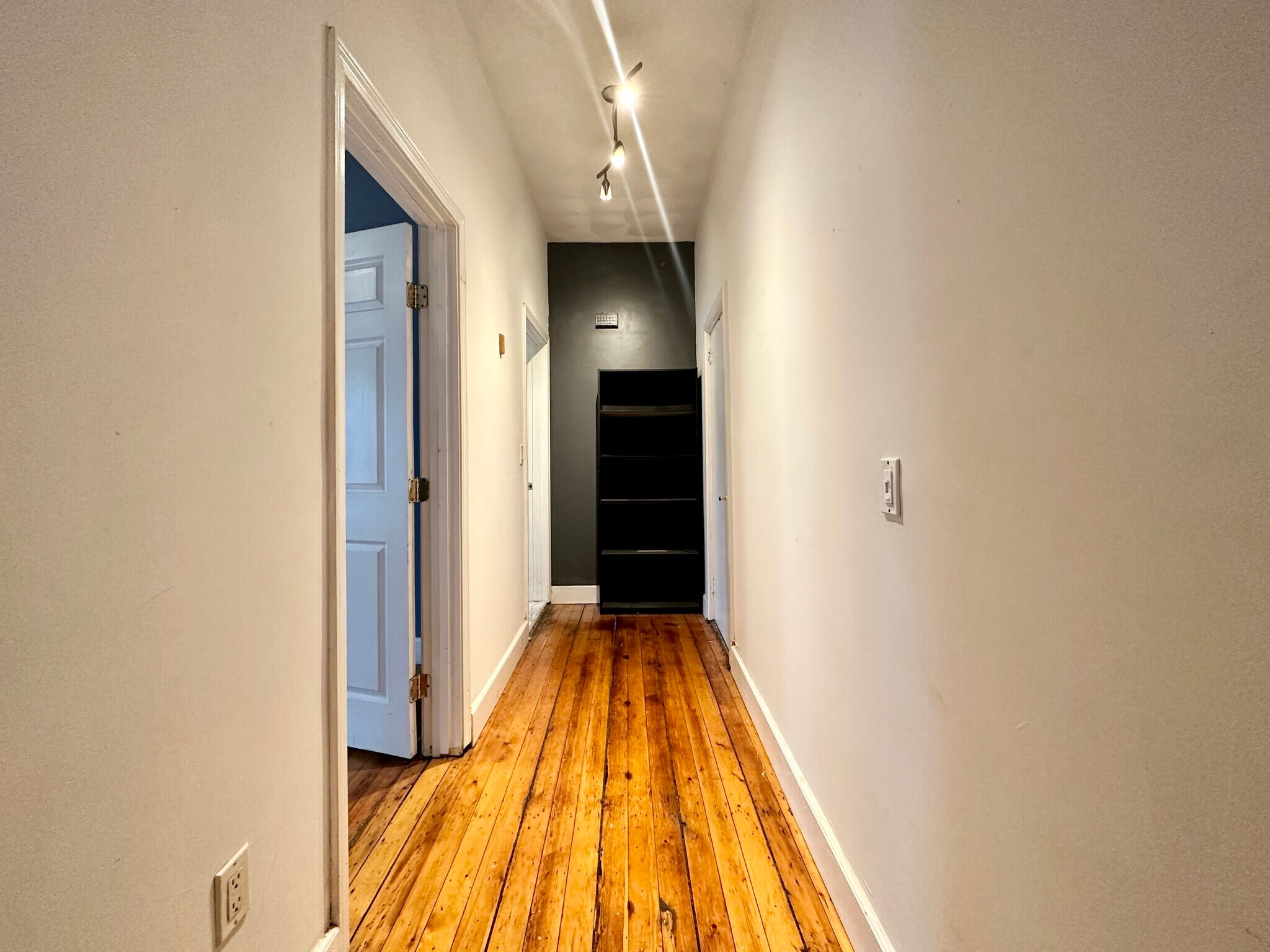 Building Photo - 124 Almy St